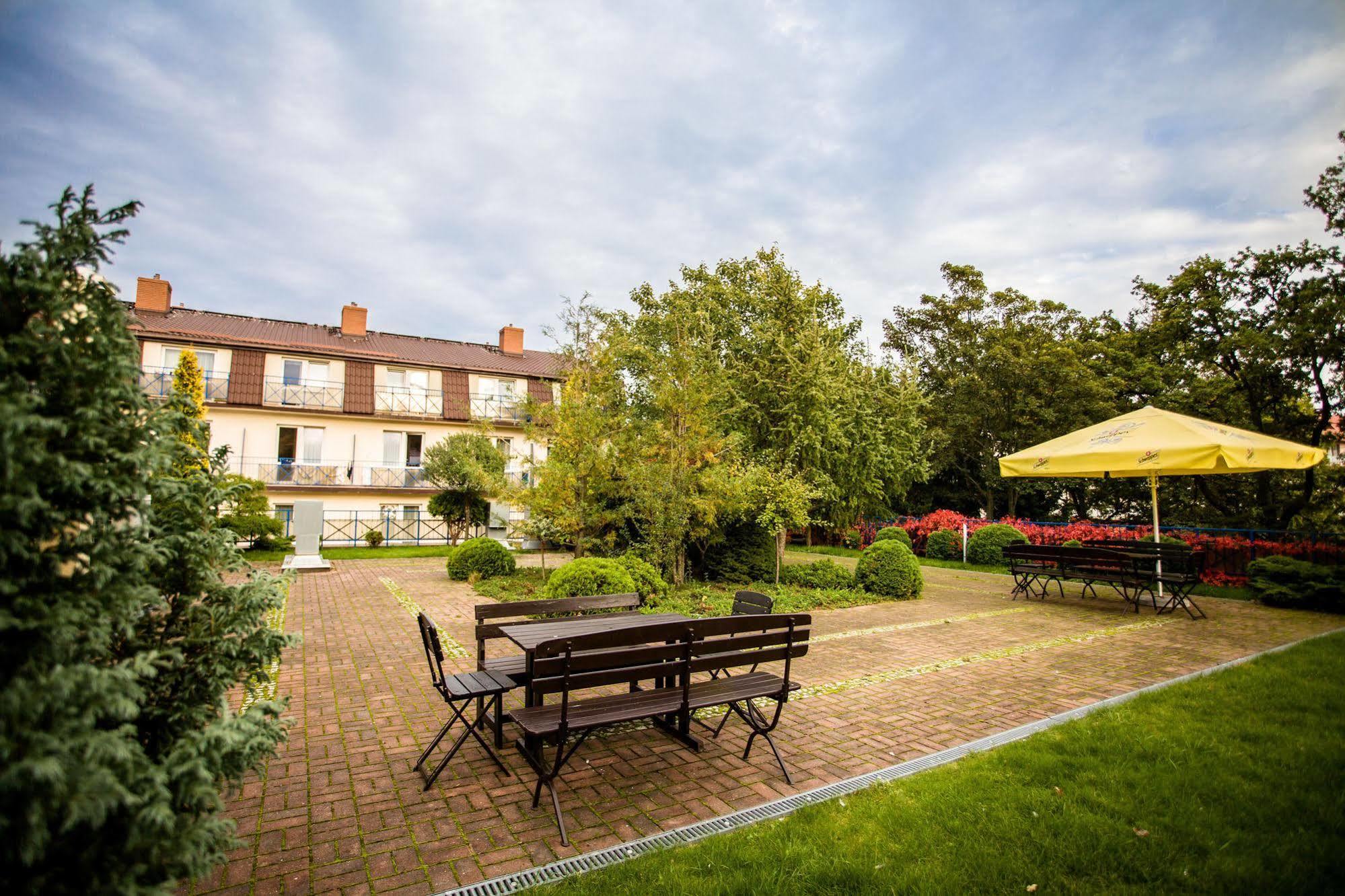 Hotel *** Nat Kołobrzeg Esterno foto